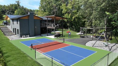 Stay And Play 18 Guest Family Fun - Pickleball Court