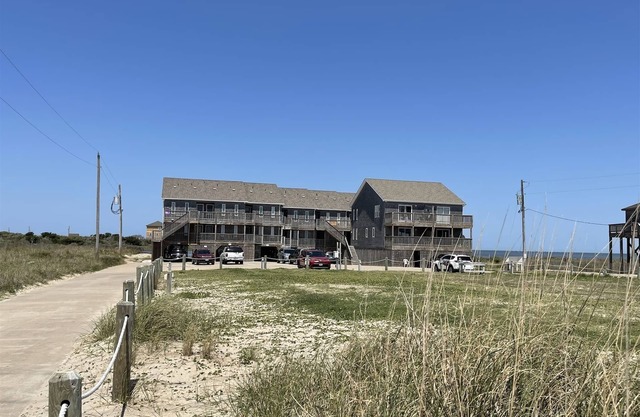 Stay and Relax at Finns Up! Wonderful views of the Pamlico Sound