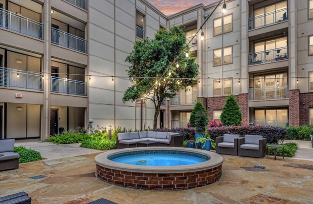 Stay in Luxury Apt in H-town!