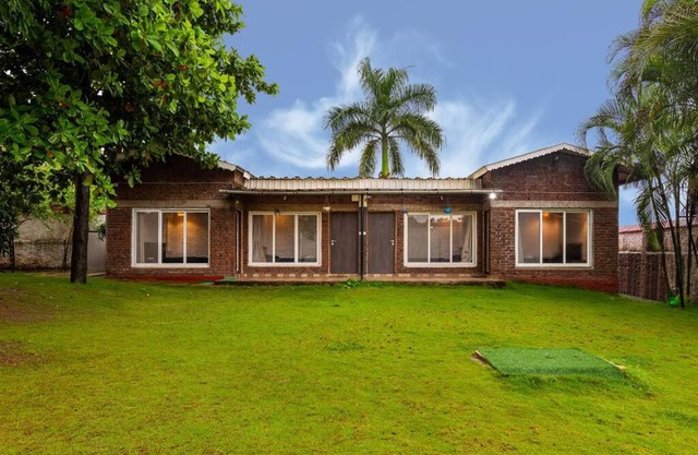 Stay Leisurely Country House, 4BHK Pool Karjat