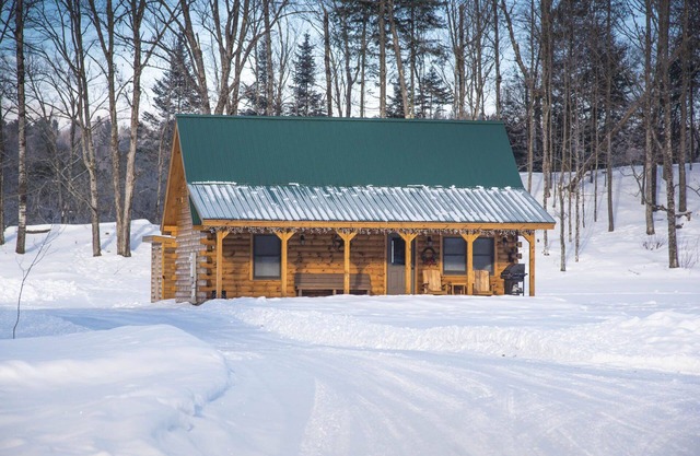 Stay on Kingdom Trails in a three bedroom cabin!