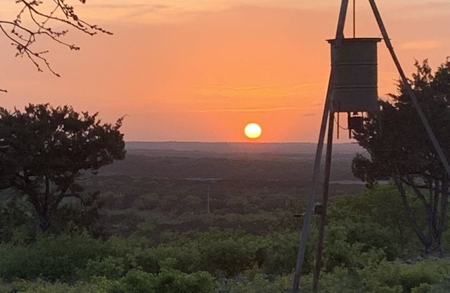 Stay on your own mesa at Lake Whitney. Brazos View Ranch (Ranchette + 2 Cabins)