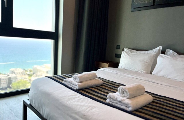STAY ONLY Tower Suite 2001