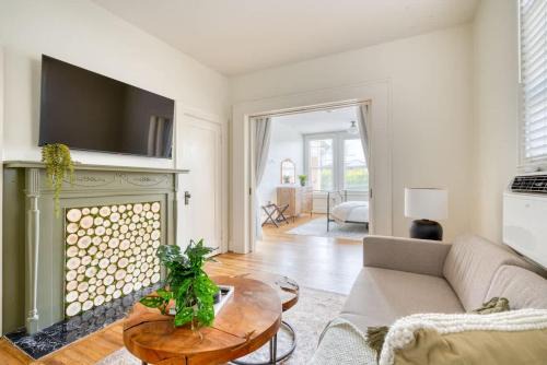 Stay Portland - La Casa Burnside - Local Eateries, Shops, and Bars