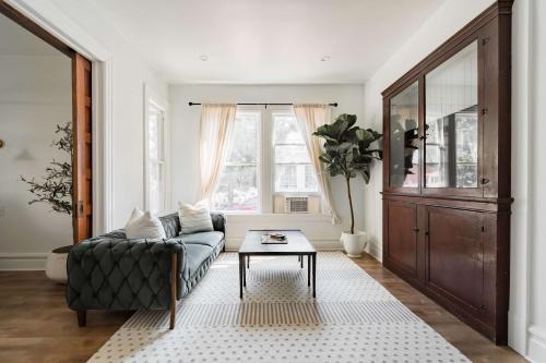 Stay Portland - The Étoile Suite - Nob Architecture & Boutiques