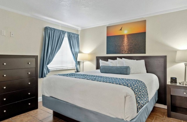 Staycation w/Bay View! Kitchen + Balcony | Perfect for Family & Friends