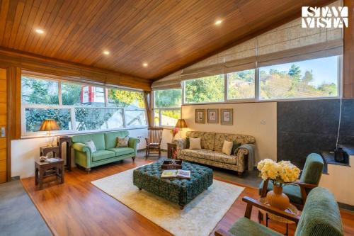 StayVista at Nook - Elysium Estate 2 BR Cottage with Hill View, Lawn