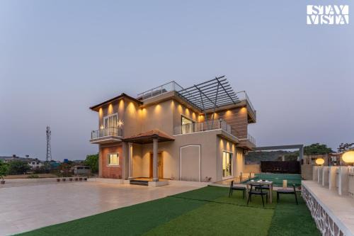 StayVista at Rising House with Pool, Wi-Fi, BBQ