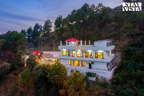 StayVista at The Hush Escape-5BHK Valley View villa in Arki