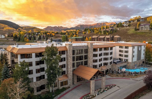 Stellar Location, Pool, Steam Room, Gym