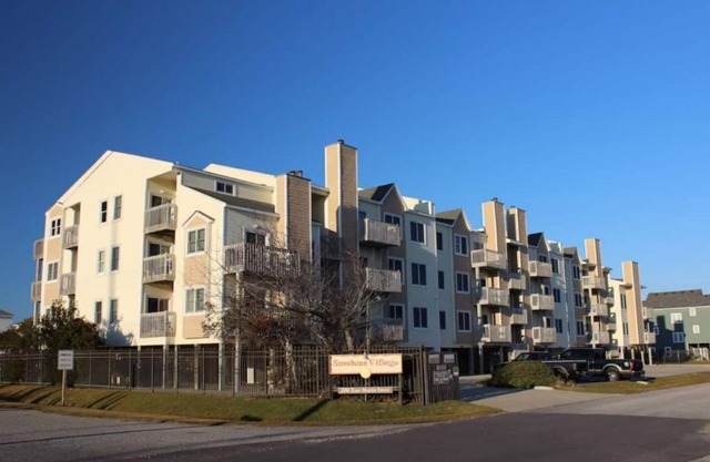 Steps away from the ocean! Condo in Kill Devil Hills.