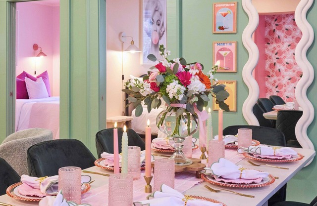 Steps from Broughton, Walk to Shops and Bars