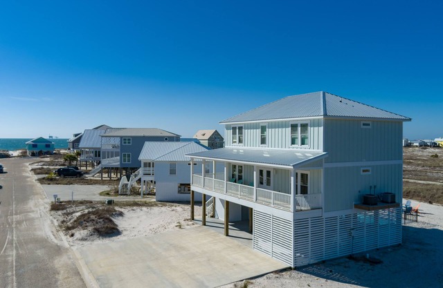 Steps from private beach/Luxury home/Private pool