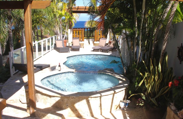 Steps from Water & Restaurants, right at Jobos beach!, Great Location!