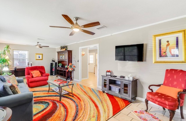 Steps to Beach & Short drive to Casinos, Coliseum and all Biloxi entertainment