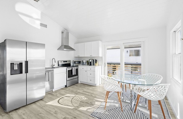 Steps to Ditch Plains Beach, Newly Renovated with Water Views!