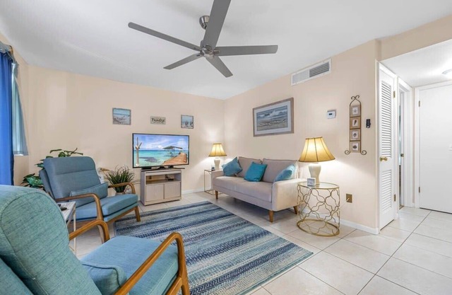 Steps to the Beach – Cozy 2-Bedroom Condo