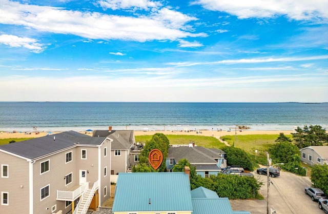 Steps to the Beach! Dog & Fam. Friendly, Outdoor Shower & Lounge Area, Sleeps 6