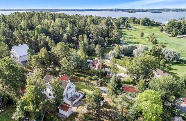 Stockholm archipelago villa with easy city access