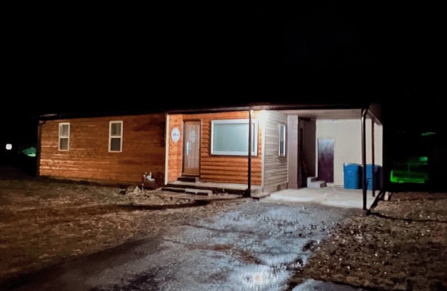 Stockton Lakes’ Rustic Retreat - Cozy & Close