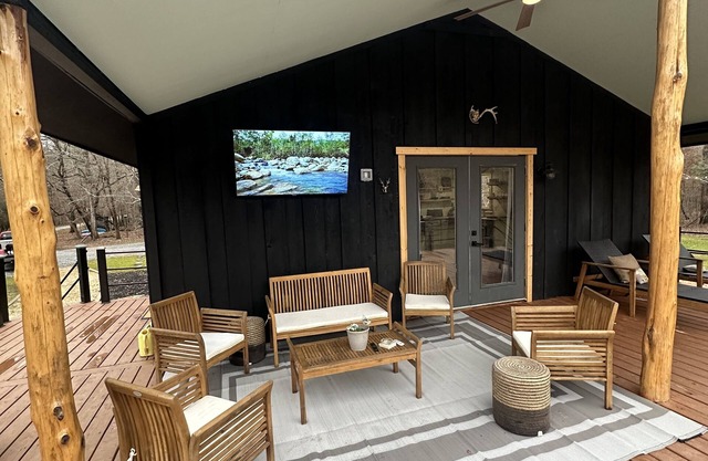 Stomps & Company River Home 5 Acres, River Front in Athens, GA