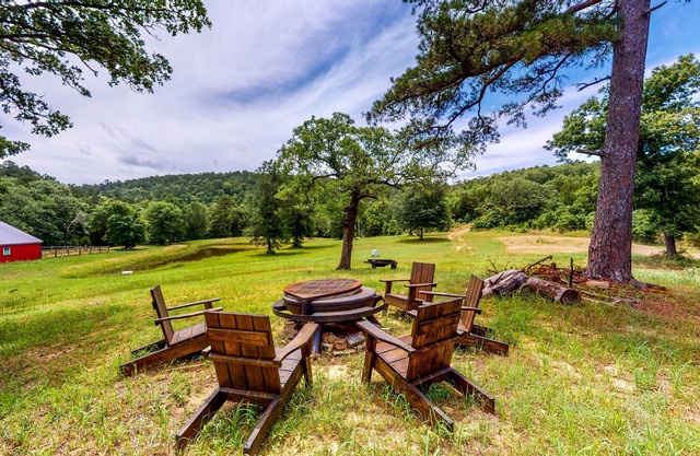 Stone Cabin with a Pond & Water Access - Firepit, Dog-Friendly