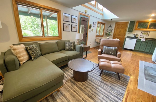 Stone Creek Cottage: PSU Creekside home on Spring Creek