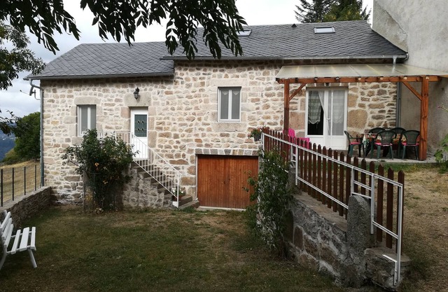 stone house Saint Léger de Peyre