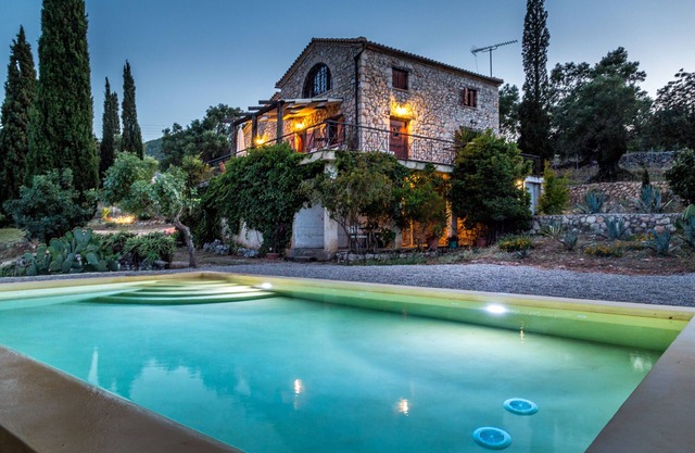 Stone Villa Melite with private heated Swimming Pool and Hydromassage