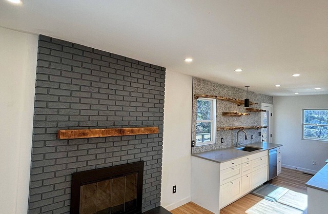 STONES THROW CHATEAU: Modern-Rustic 4 BR/2BA Mtn View Home close to EVERYTHINGnn