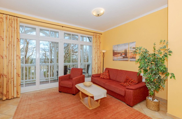 Strandnahe Ferienwohnung an der Ostsee mit Balkon, Saunabereich & Pool im Haus!