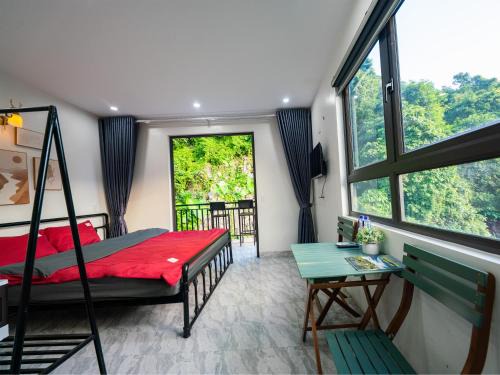 Strawberry Ha Giang Loop Tour, Motorbike Rental & Rooms