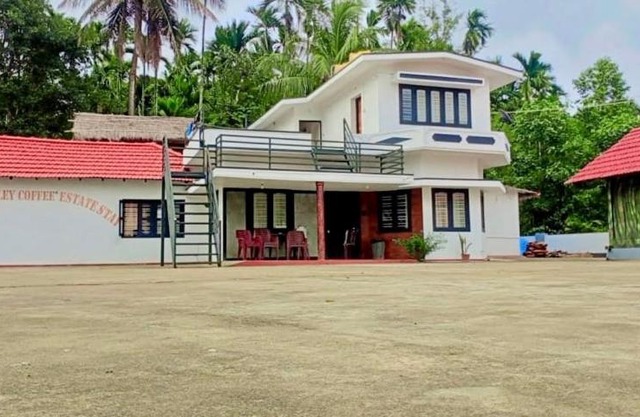 Streaming valley coffee estate stay