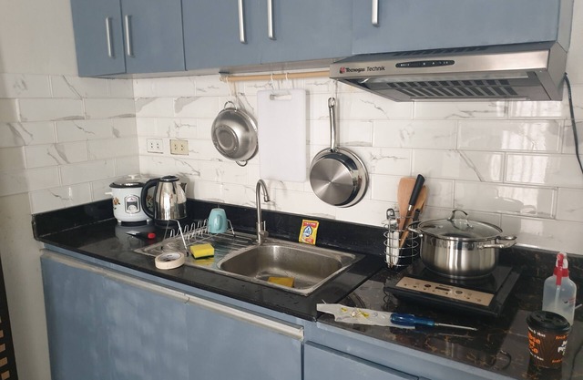 Strong internet, hot shower, cozy place. Your home away from home