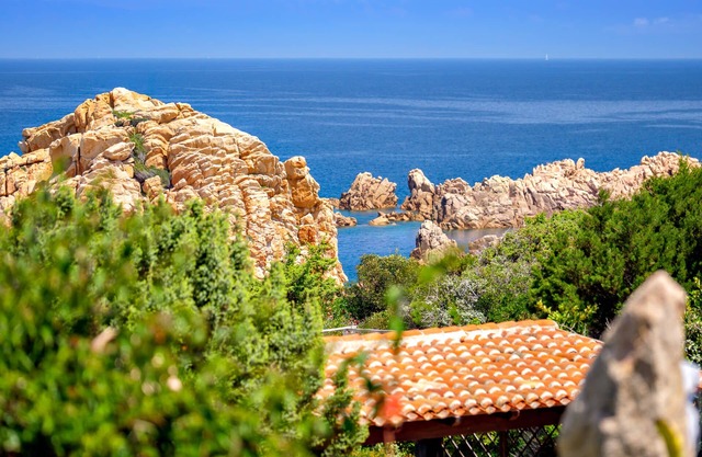 Stunning willa in Costa Paradiso overlooking the sea with pool