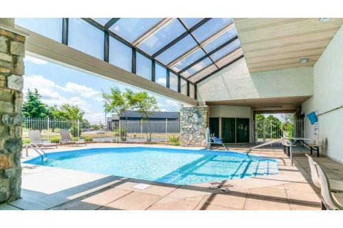 Studio 6 Southgate MI Detroit