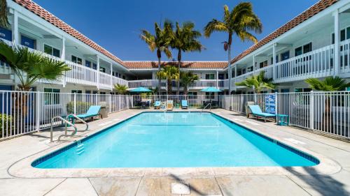 Studio 6 Suites Carpinteria, CA Santa Barbara South