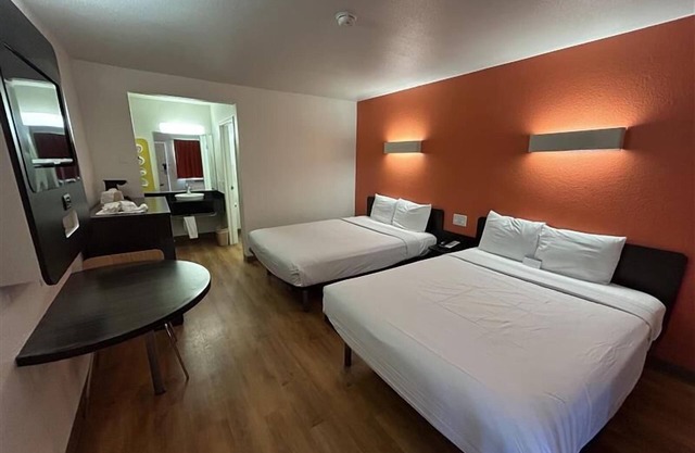 Studio 6 Suites - Riverside, Ca