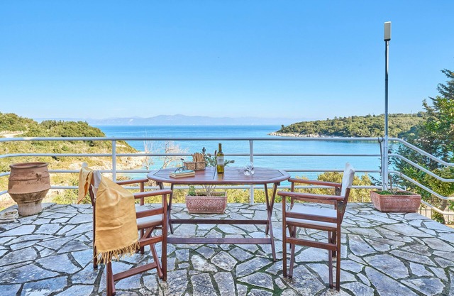 Studio Apartment 'Dolphin' with Sea View, Wi-Fi and Air Conditioning