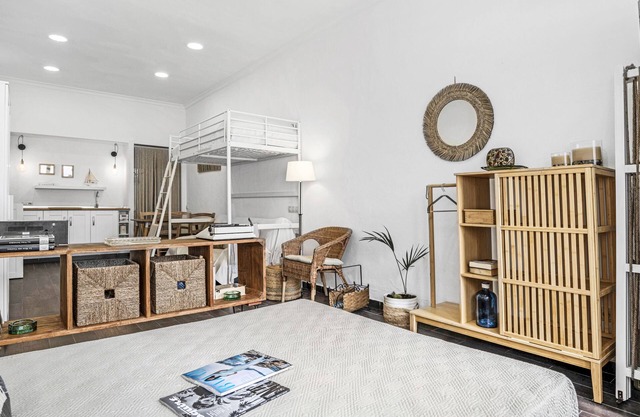 Studio Apartment 'La Casita Blanca' with Wi-Fi and Air Conditioning