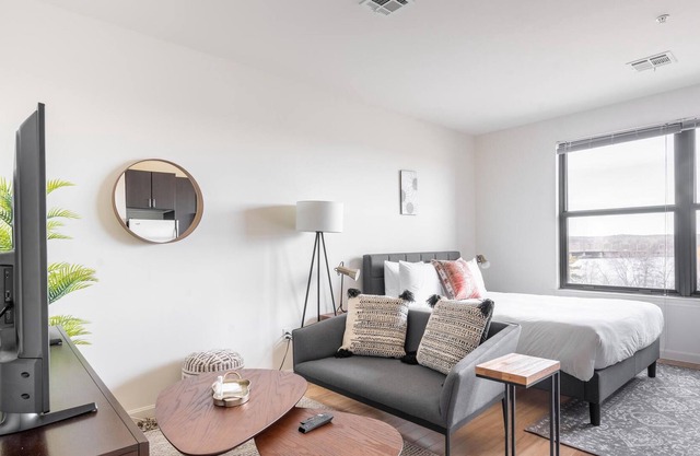Studio Apt in Somerville