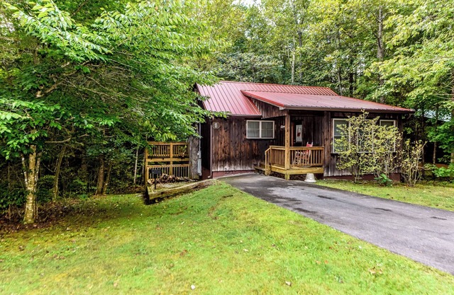 Studio Cabin with Full Kitchen, Whirlpool, Private Bathroom, Grill & Wi-Fi
