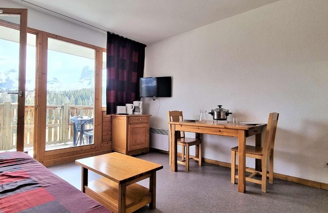 Studio cabine 2 pers, sud, balcon, à 100m télésiège, ski locker - FR-1-525-196