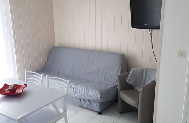 studio cicadas150m from the seafront comfortably shops at your feet