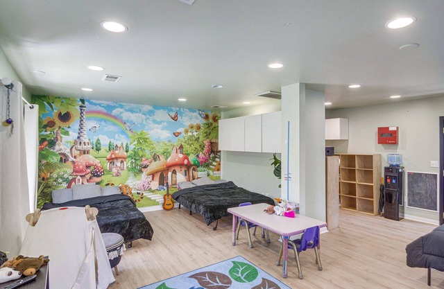 Studio City 1/2 Mile from Universal. Preschool turned Bed and Breakfast