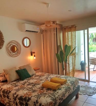 Studio cosy dans un domaine tropical avec piscine et plage