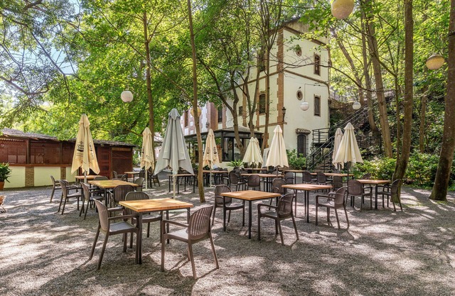 Studio 'El Lago' with Lake View, Shared Pool, Shared Garden & Wi-Fi