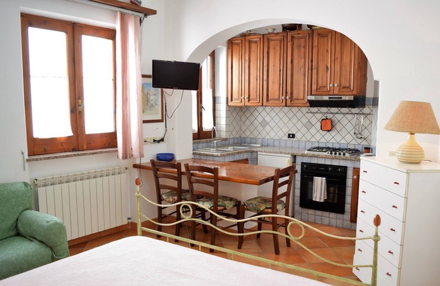 Studio flat between the center and the thermal baths.Villetta Lucia Forio