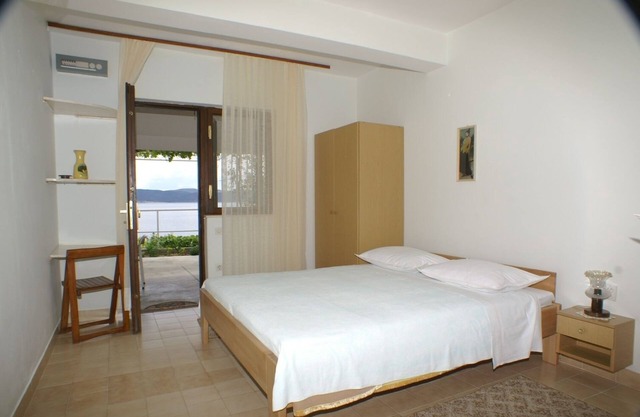 Studio flat near beach Pisak, Omiš (AS-2750-a)