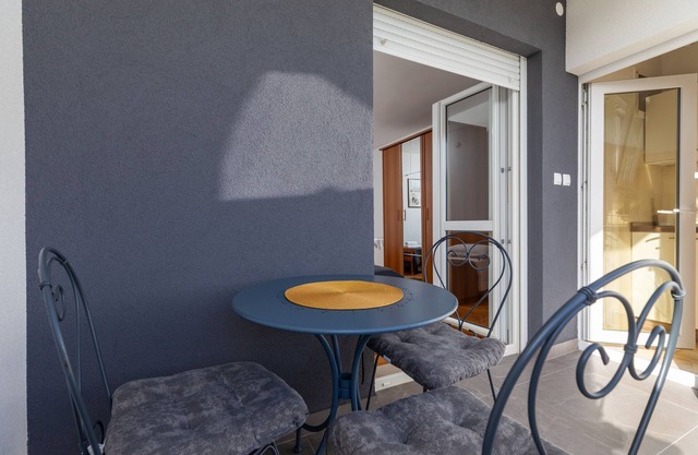 Studio flat with terrace Omiš (AS-2745-b)